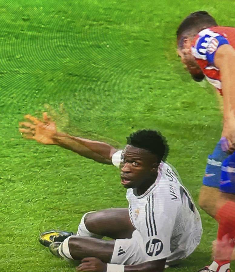 La bronca de Vinicius, revelan los objetos que tiraron a Courtois y la tristeza de Bellingham tras el Atlético - Real Madrid