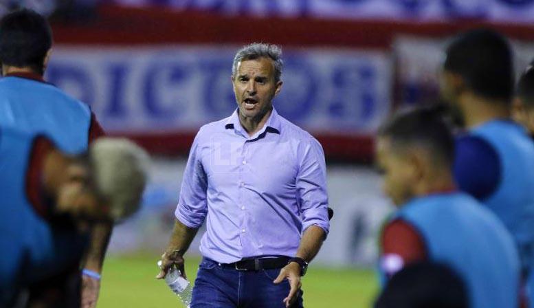 ¿Fracasó o tuvo éxito? Qué fue de Pablo Lavallén, el DT argentino que reemplazó a Troglio y ‘evitó’ el penta de Olimpia