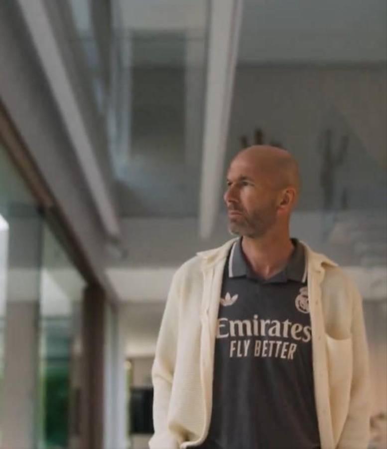 Lo presenta con Mbappé y una leyenda: Así es el tercer uniforme del Real Madrid para la temporada 2024-25
