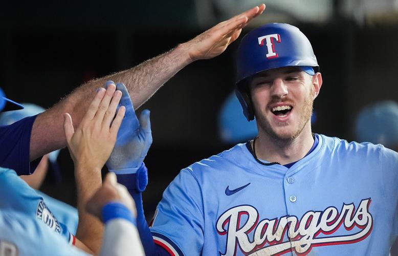 Mauricio Dubón tiene compañeros en Bravos de Atlanta con contratos millonarios, campeones del mundo y Guantes de Oro