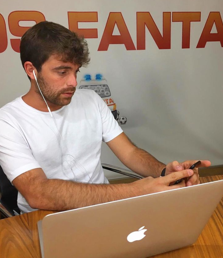 Su primer ‘bombazo’ y la noticia que lo cambió todo: la agitada vida de Fabrizio Romano, el periodista que le pega a los fichajes