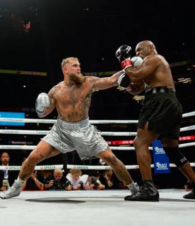 Así fue el triste regreso de Mike Tyson al boxeo: molido a golpes por Jake Paul y el gesto de su rival antes de terminar la pelea