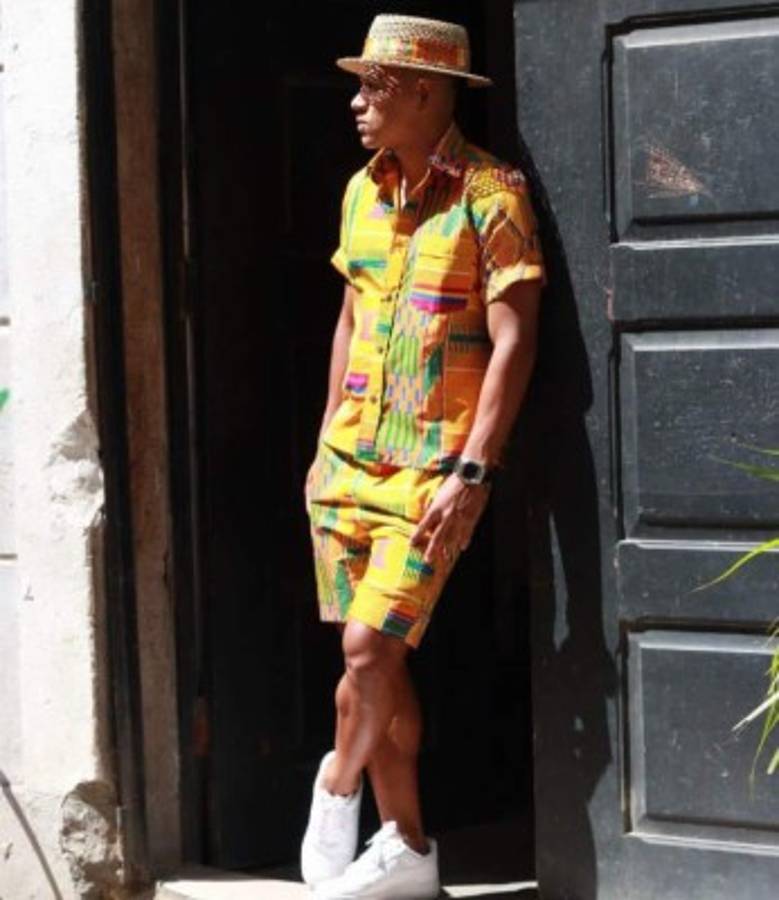 ¡Hasta la hace de modelo! Así es la nueva vida del volante hondureño Bryan Moya en Angola