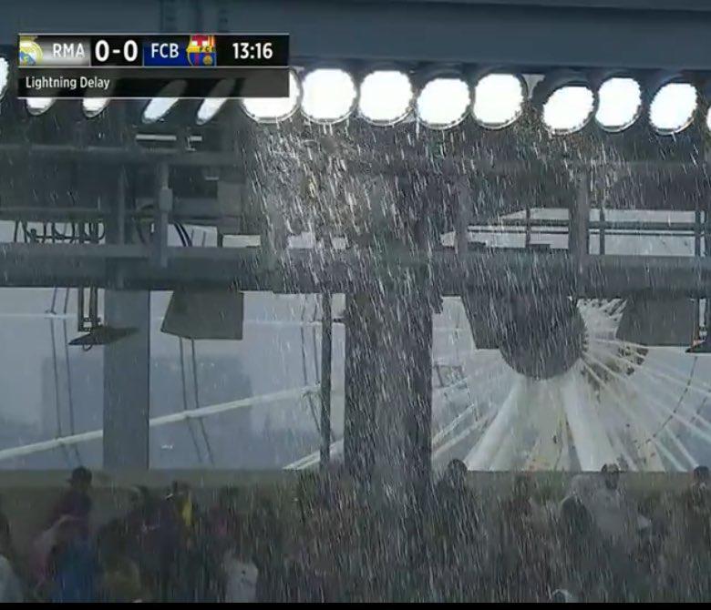 El Clásico se ha detenido por una fuerte lluvia en Nueva Jersey.