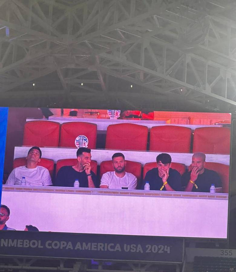 Bielsa y su reacción al ver a Christiansen, los campeones del mundo que vieron el Uruguay-Panamá y Suárez se percató