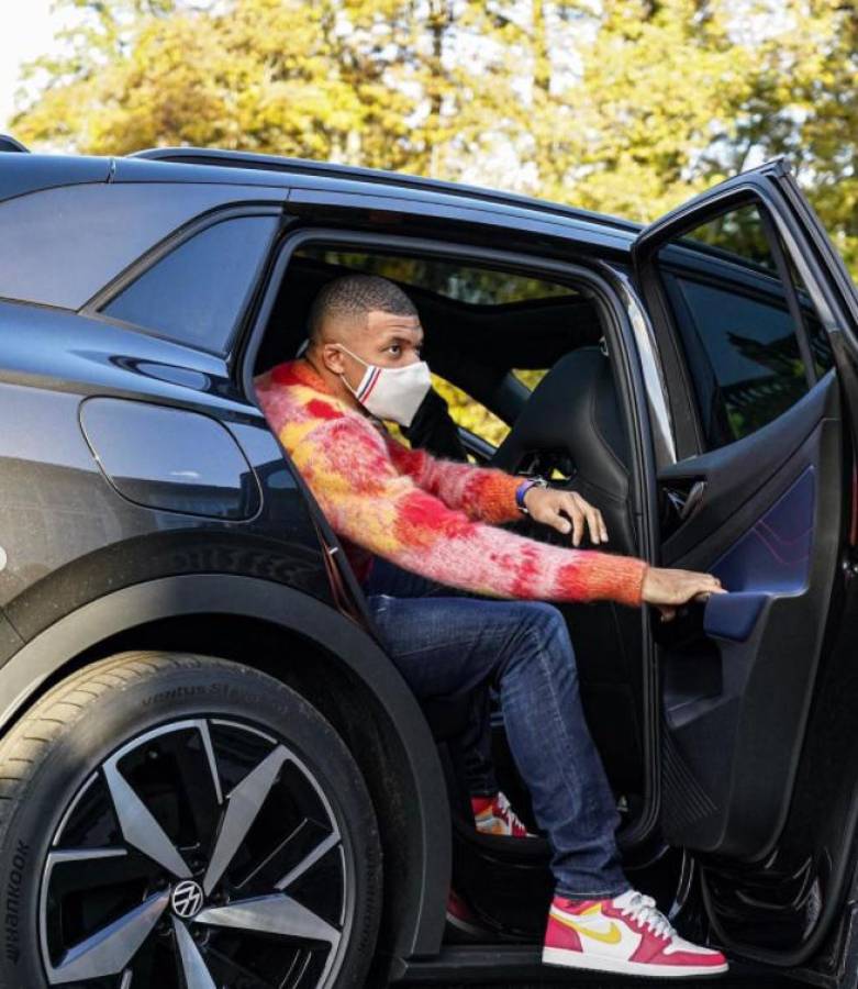 El único jugador del PSG que no lo hace: ¿Por qué Kylian Mbappé no conduce sus propios autos de lujo?