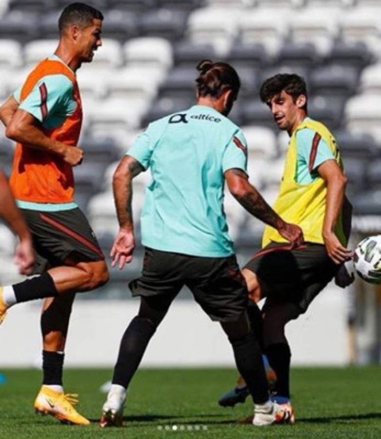 Cristiano Ronaldo humillando a crack del Barcelona: Así fue el entrenamiento de Portugal este domingo