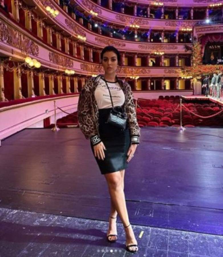 Con luces en el cabello: Georgina Rodríguez, invitada de lujo al desfile de Dolce y Gabbana