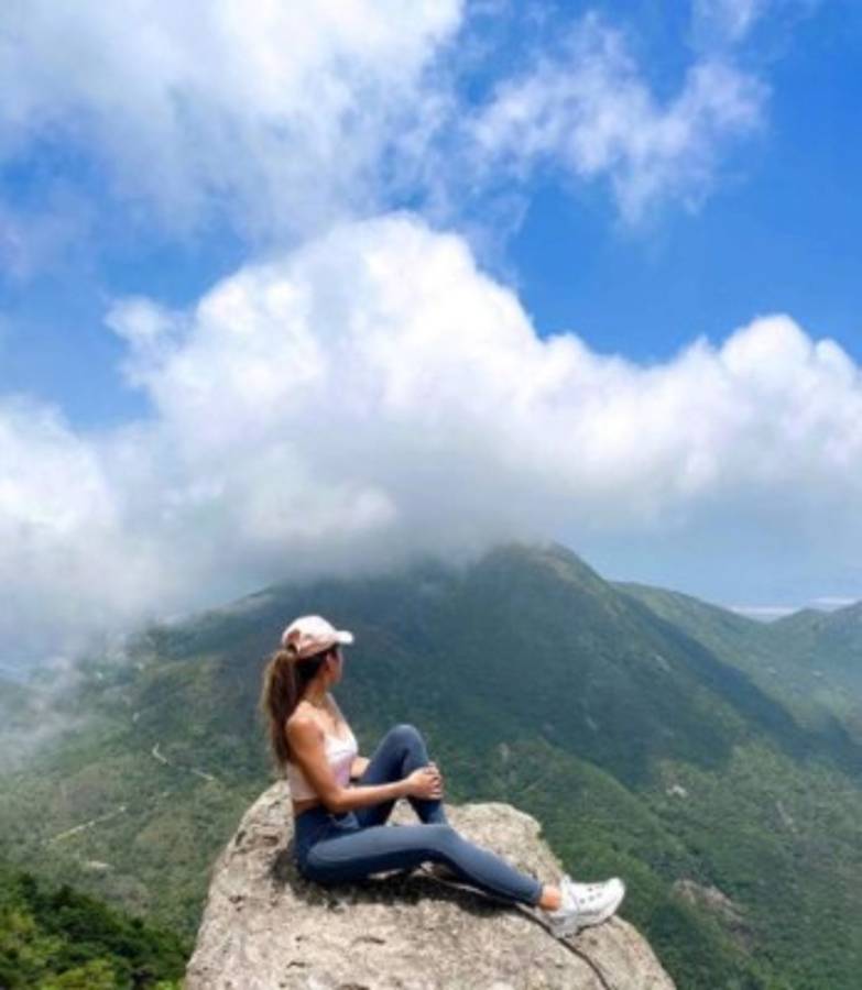 Famosa influencer pierde la vida por intentar sacarse la mejor selfie; murió al caer por una cascada