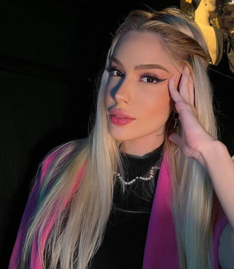 Karoline Lima, la sensual novia de crack del Real Madrid que dejó con la boca abierta a todos en el Bernabéu