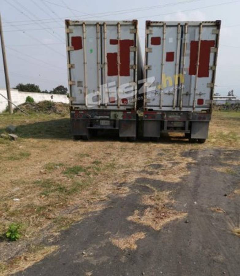 Así se ve el estadio Olímpico con los contenedores fríos para albergar cadáveres por coronavirus