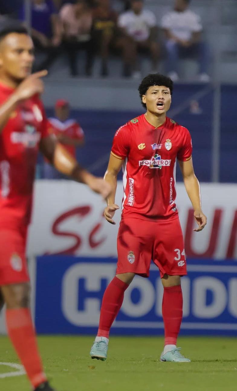 Fichajes en Honduras: Quioto ya tendría destino, Auzmendi suena en Costa Rica, Motagua tiene nuevo jugador y 3 clubes grandes se disputan a joven