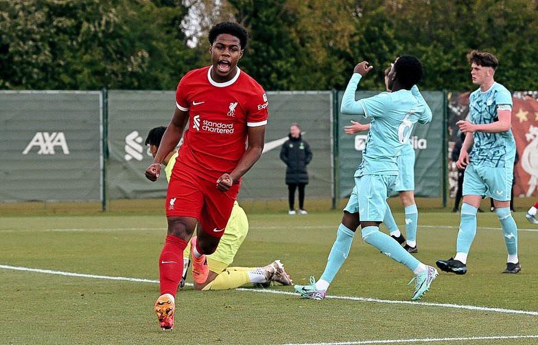 Keyrol Figueroa está enamorado y así es la novia del delantero del Liverpool, quien participó en el reconocido programa artístico Britain’s Got Talent