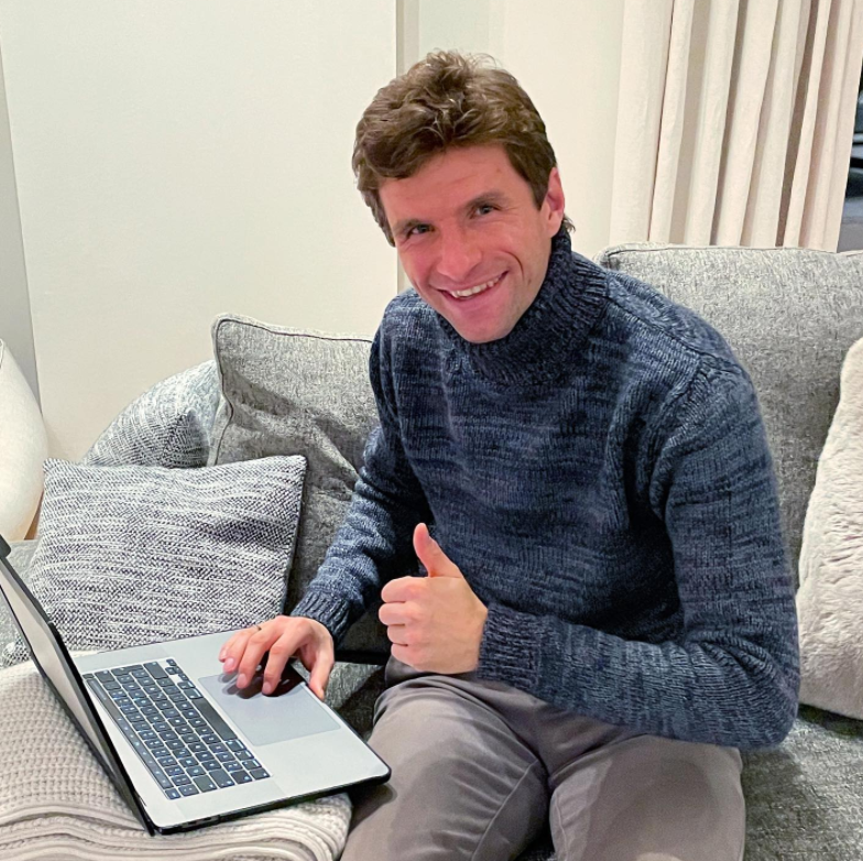 El insólito negocio de Thomas Müller: acusado de maltrato animal por dejar que sus caballos tengan “actos sexuales antinaturales”