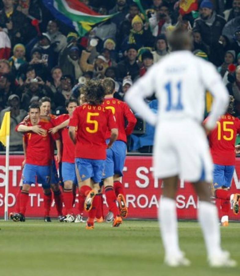 ¡Piqué sufrió con Welcome! Las imágenes del España-Honduras en Sudáfrica 2010