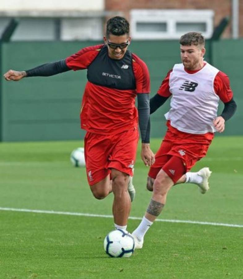 Curioso: Roberto Firmino entrena con anteojos al estilo Edgar Davids