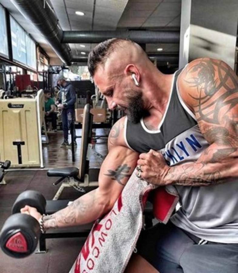 Brutal cambio físico: El excampeón de Milán que es una montaña de músculos y es irreconocible