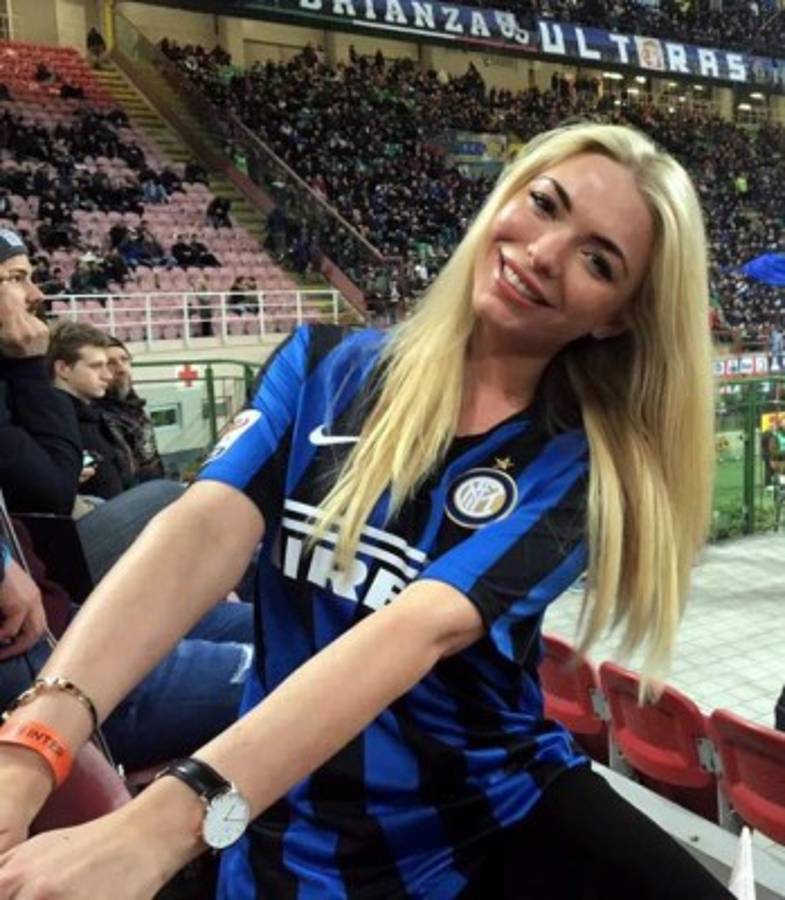 PICANTE: La inglesa April Summers se ofrece al delantero Mauro Icardi
