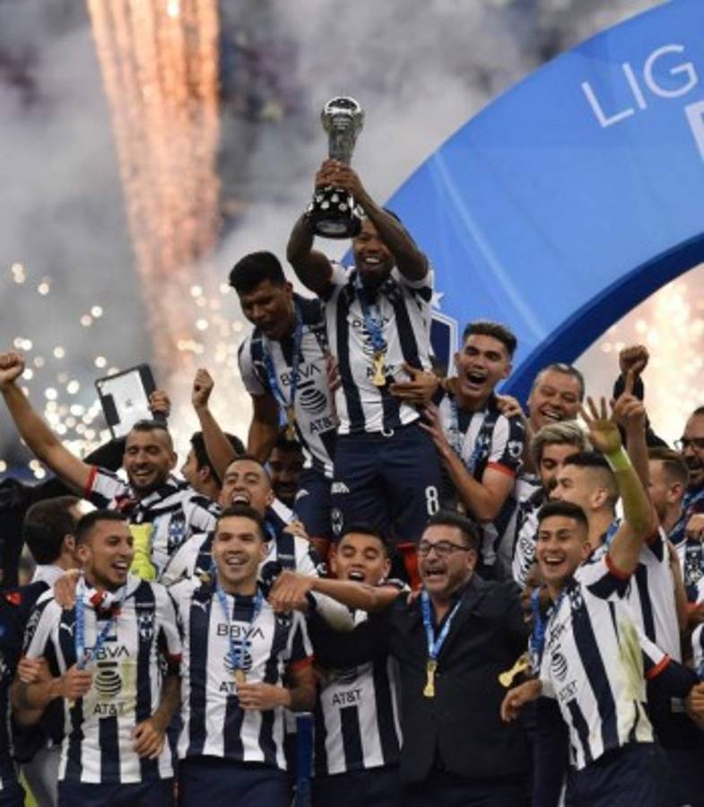 Antonio Mohamed rompe en llanto tras cumplir su promesa en la final de la Liga MX