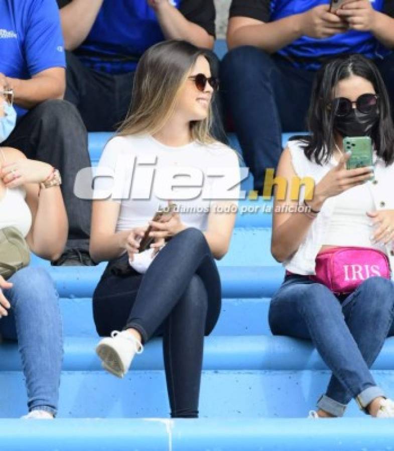 ¿Quién es la rubia? Las hermosas catrachas que adornan el Honduras vs. Costa Rica en el Olímpico