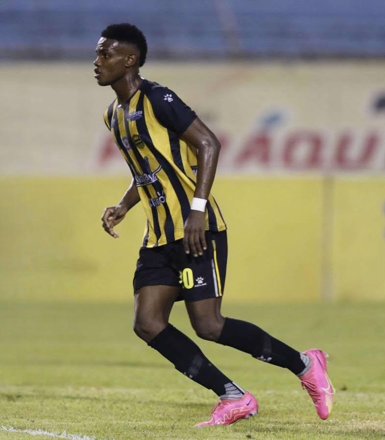 FICHAJES: Legionario entrena con club de segunda y Motagua en problemas