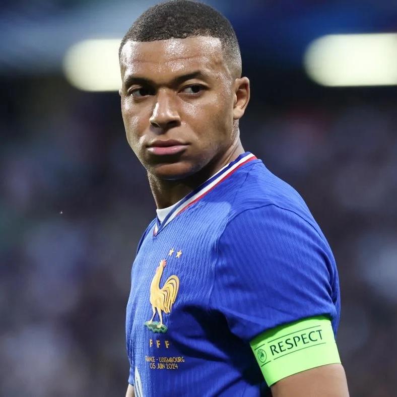 ¿Caos en Francia? Mbappé, su desplante a Kanté y su escapada con Ester Expósito