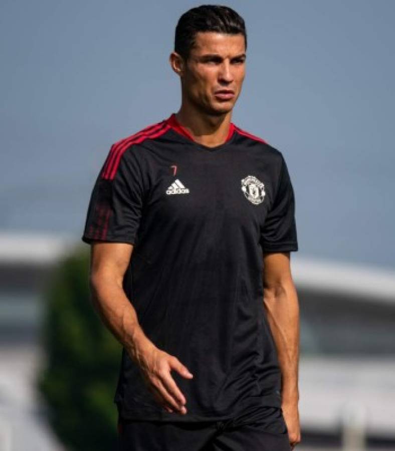 Imponente llegada y charla con el DT: Así fue el primer entrenamiento de Cristiano Ronaldo con el United  