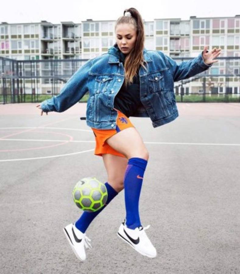 Lieke Martens, la guapa jugadora del Barcelona que fue MVP de la Champions