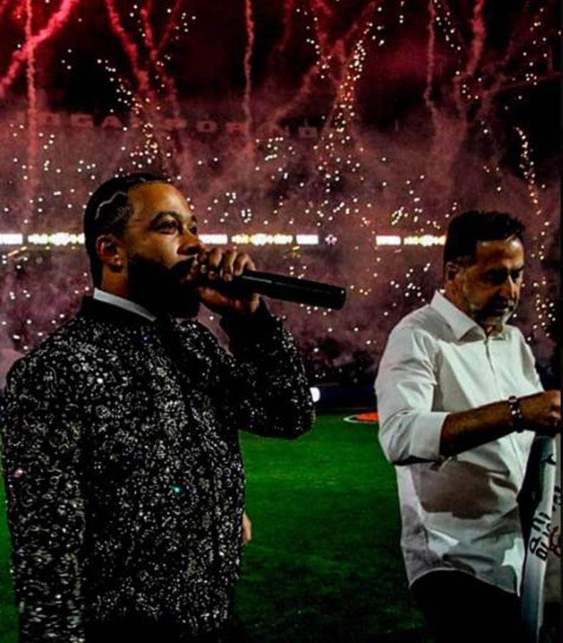 Llegó en helicóptero, su dorsal y locura de los hinchas: Así fue la presentación de Memphis Depay con el Corinthians de Brasil