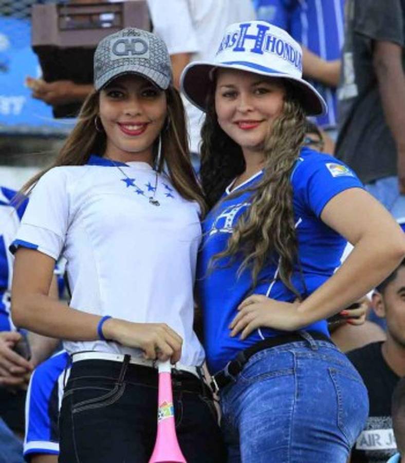 FOTOS: La belleza de Honduras no dejó sola a la Selección Nacional