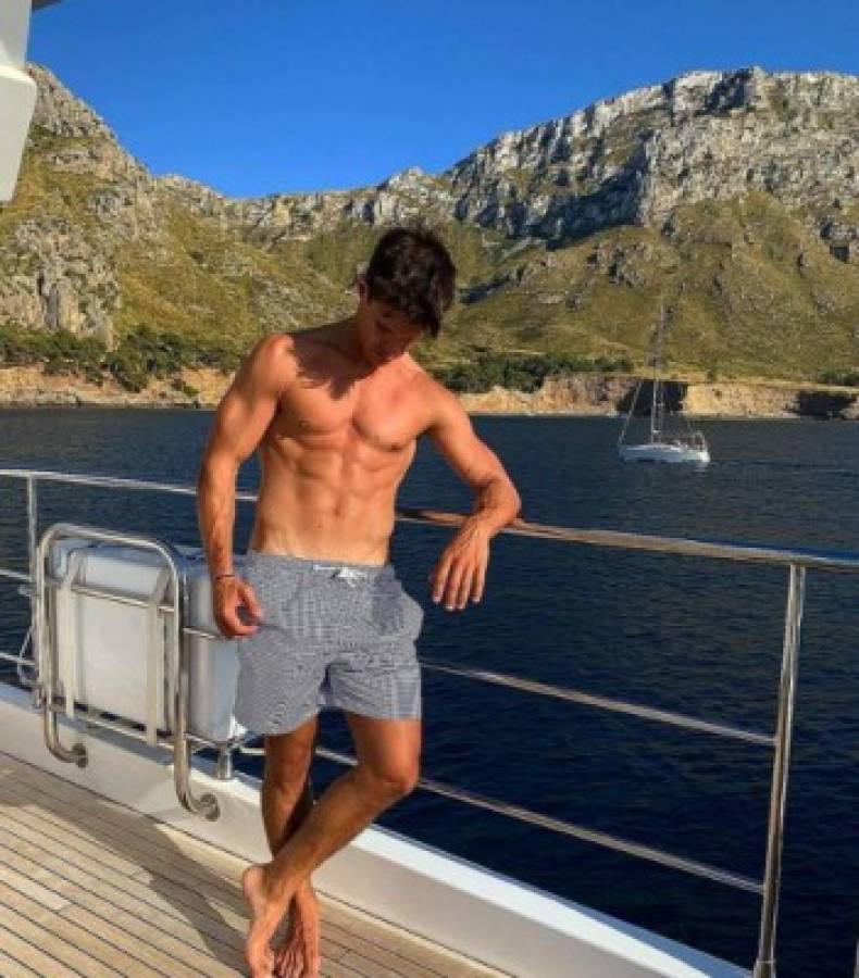 Cristiano Ronaldo se rinde a Georgina Rodríguez y el 'colado' en las nuevas fotos de las vacaciones de CR7
