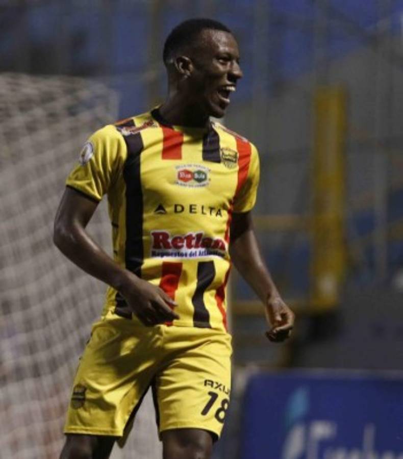 Martín 'Tato' García da su mejor 11 titular que dirigió con el Real España