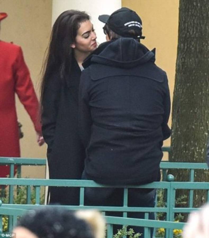 Las últimas fotografías de Cristiano con su novia ¡se la come a besos!