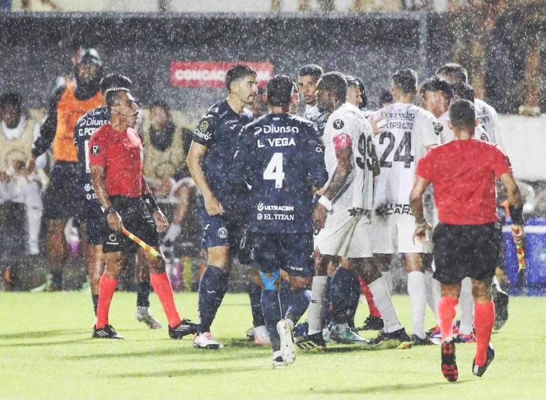 El villano del juego, motivo del berrinche de Rubilio Castillo y la pelea que hubo en el Motagua - Herediano