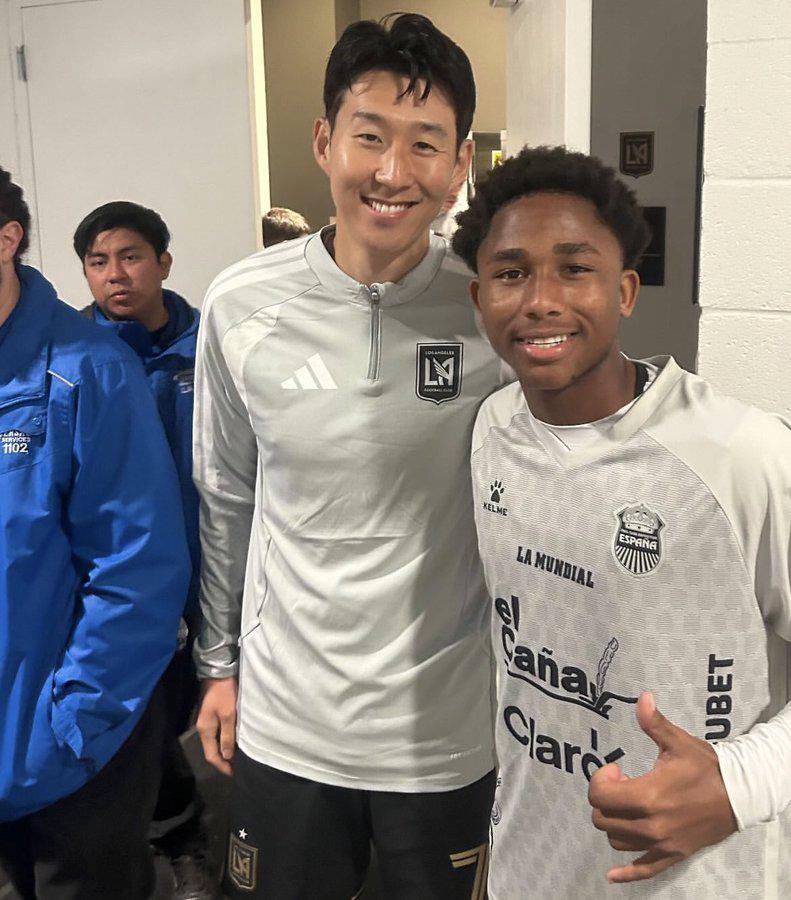 Mike Arana: Creció en barrio violento, jugará con futbolista que admira y lloró con la convocatoria de Honduras