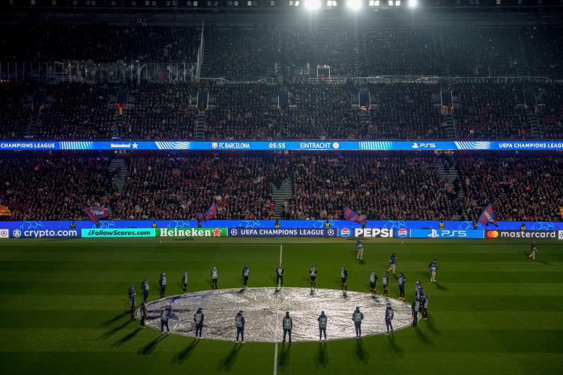 El tremendo enojo de Lamine Yamal con Flick, inesperado héroe de Barcelona y la fiesta de los visitantes en el Camp Nou