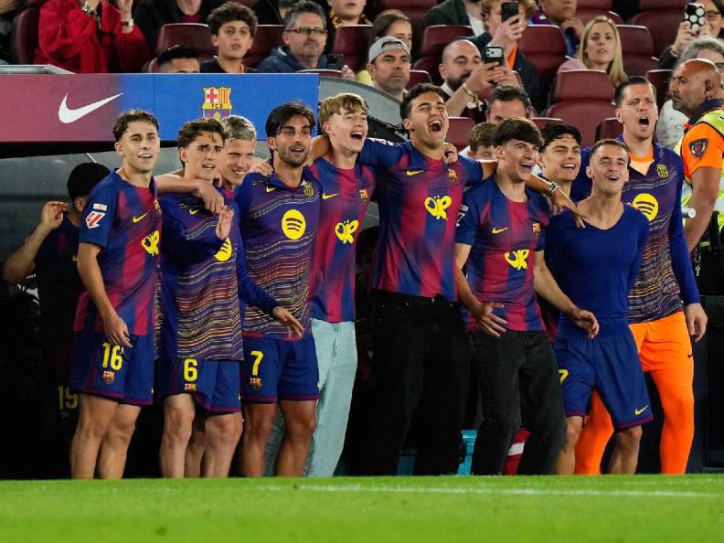 Messi se unió y no hubo pasillo: así celebró Barcelona el bicampeonato en Liga Española