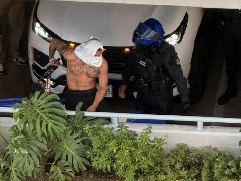 Futbolista de Alajuelense que le anotó a LAFC es detenido por la policía y rompe el silencio: Me arrestaron por...