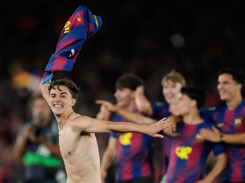 Messi se unió y no hubo pasillo: así celebró Barcelona el bicampeonato en Liga Española