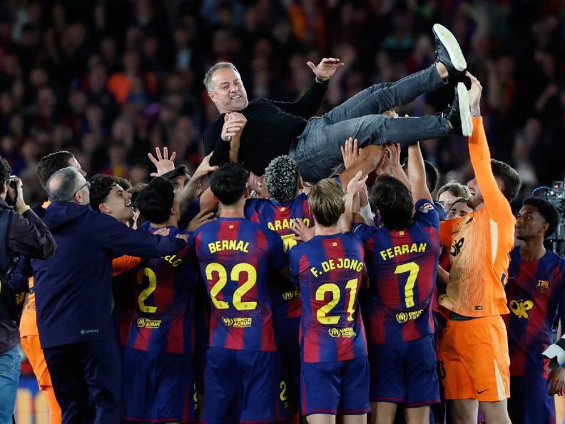Messi se unió y no hubo pasillo: así celebró Barcelona el bicampeonato en Liga Española