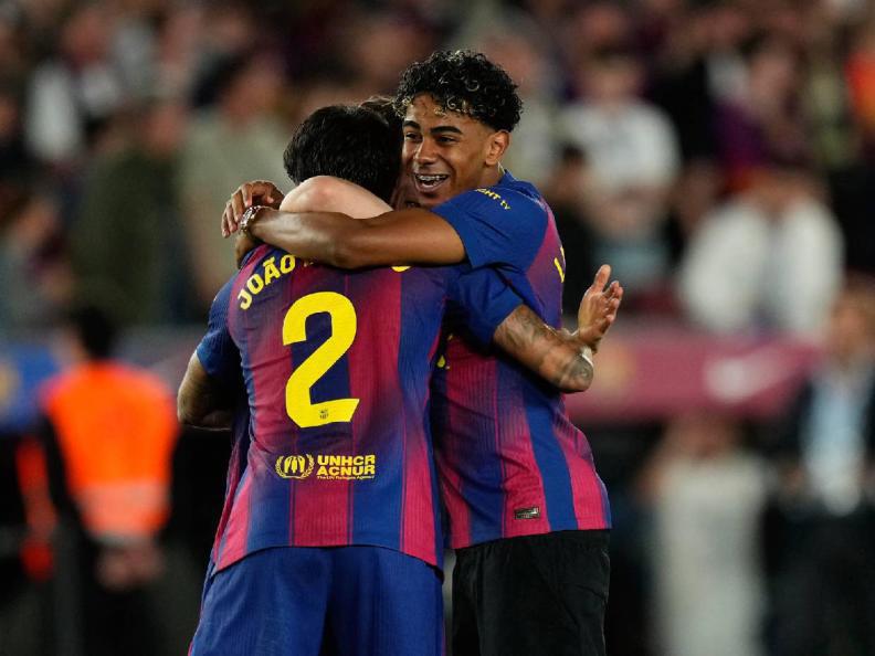 Messi se unió y no hubo pasillo: así celebró Barcelona el bicampeonato en Liga Española
