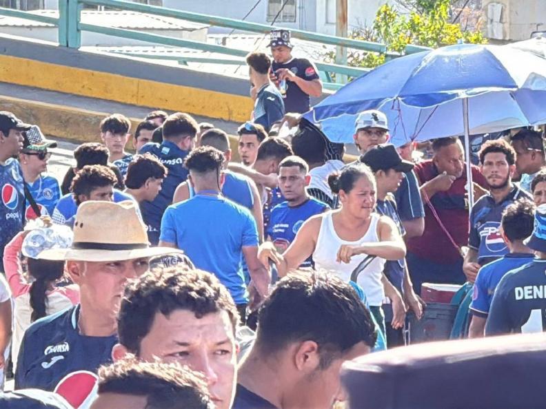 FOTOS: heridos, disparos y el momento de caos que se vivió en el enfrentamiento entre barras de Motagua y Olimpia