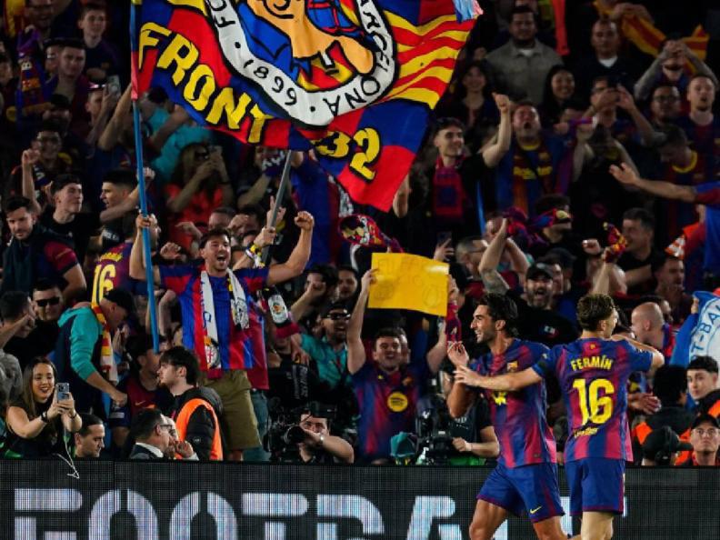 Messi se unió y no hubo pasillo: así celebró Barcelona el bicampeonato en Liga Española
