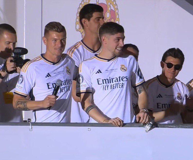 Real Madrid montó un fiestón en Cibeles: el puro de Ancelotti, Camavinga lidera los bailes y la despedida de Kroos