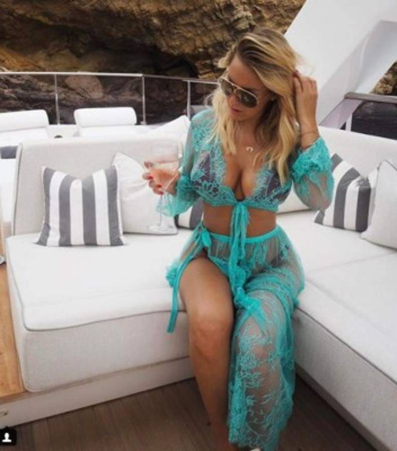 ¡Explosiva! Las fotos subidas de tono de la novia de Rio Ferdinand en Instagram