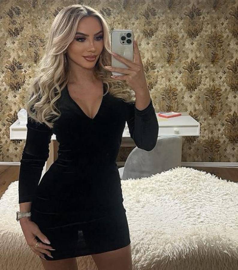 Las redes alucinan con la madre de un futbolista que triunfa como influencer: “Parece su novia”