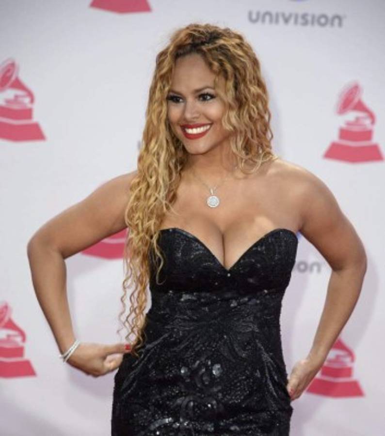 Liza Hernández la panameña que coquetea con Mayweather en redes sociales