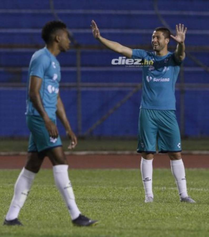 Sonrisas, concentración y un hondureño en entreno del Santos Laguna en el Olímpico