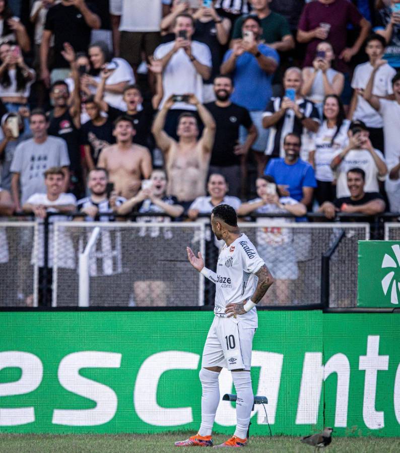 El show de Neymar con el Santos de Brasil: golazo olímpico, asistencias y festejó como Cristiano Ronaldo