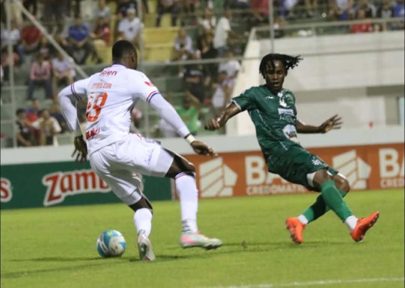 Benguché preocupa al Olimpia, la denuncia de la afición y Arboleda fue el héroe